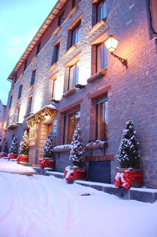 Hotel Roya Espot Exterior photo
